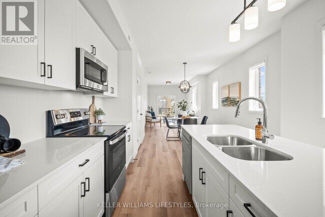 Photo du bâtiment - 470-470 Darcy Dr