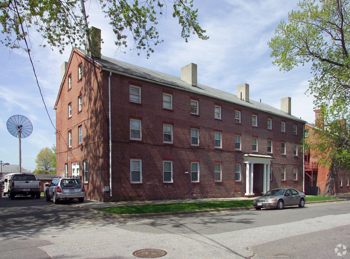 Primary Photo - 16 Dwight St