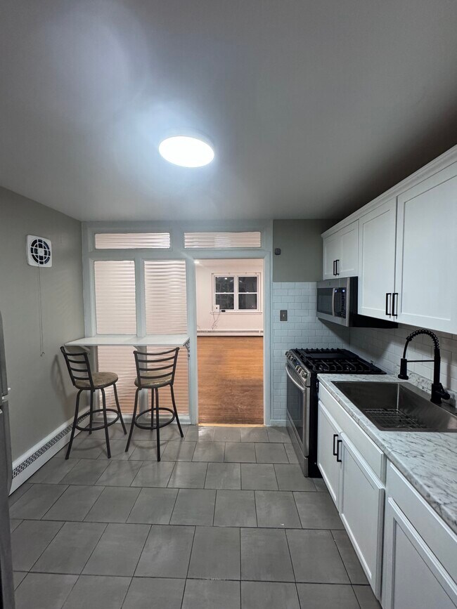 Foto del edificio - 330 Magee Ave