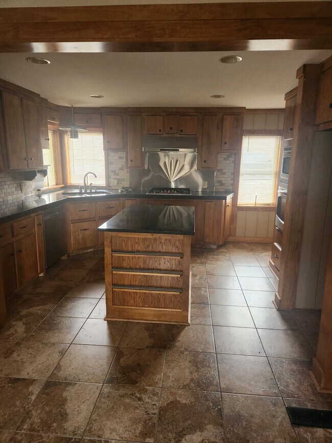 Foto del edificio - 717 Draketown Rd