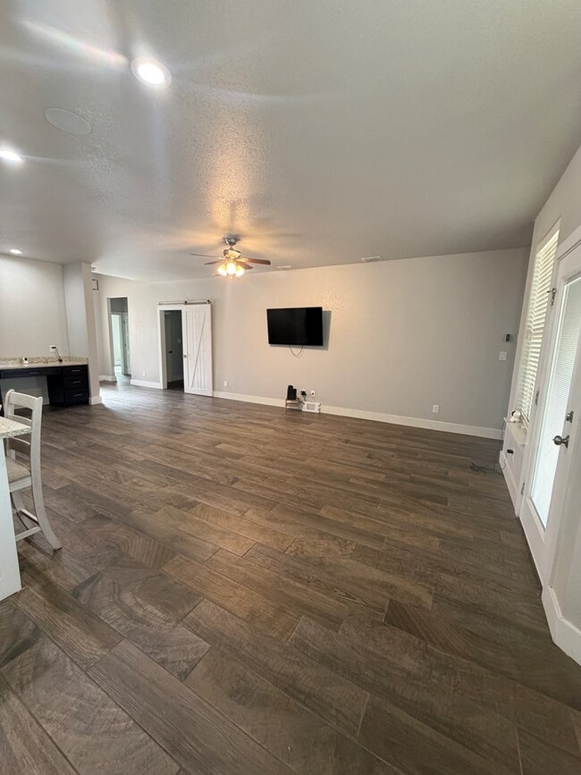 Foto del edificio - 2408 Birkdale Ln