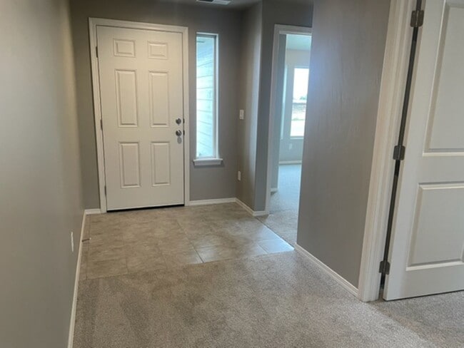 Building Photo - Wonderful Home With 3 Car Garage!