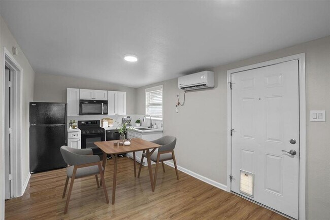 Foto del edificio - Renovated 1 bedroom - Available early July!
