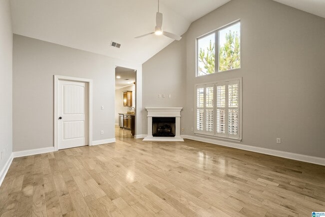 Building Photo - 109 Love Ln