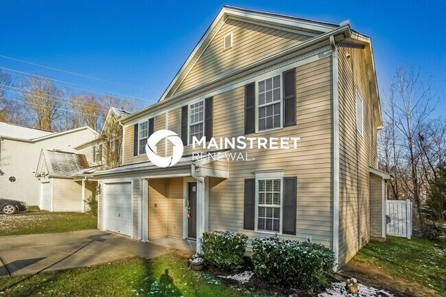 Building Photo - 3 Bedroom Pet-Friendly Home in Charlotte, NC with Main Street Renewal