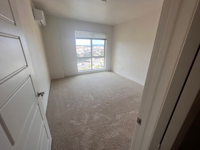 Building Photo - Ho'opili 1 Bed/ 1 Bath/ Tandem Parkings
