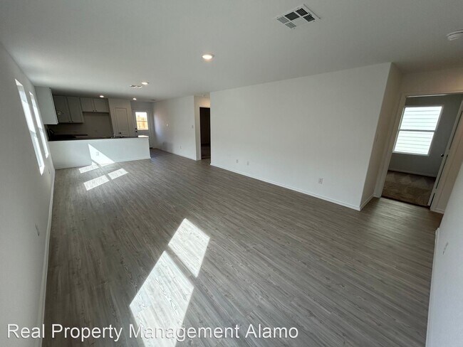 Foto del edificio - 3 br, 2 bath House - 9807 Butte Creek