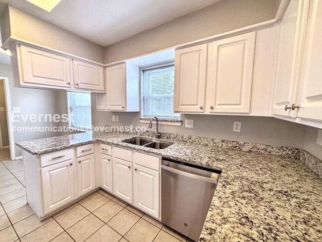 Building Photo - 12419 Lima Dr