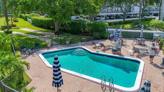 Building Photo - 207 Tropic Isle Dr
