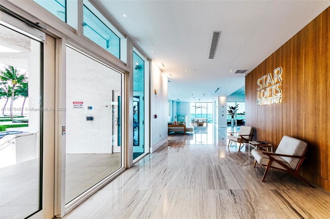 Foto del edificio - 700 NE 25th St