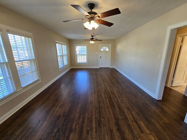Foto del edificio - Spacious 3 Bedroom 2 Bath in Bryan!