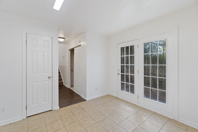 Building Photo - 4 Bed 2.5 Bath Home In Portsmouth