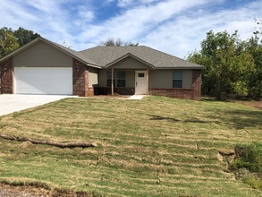Building Photo - 22 Lockhart Ln