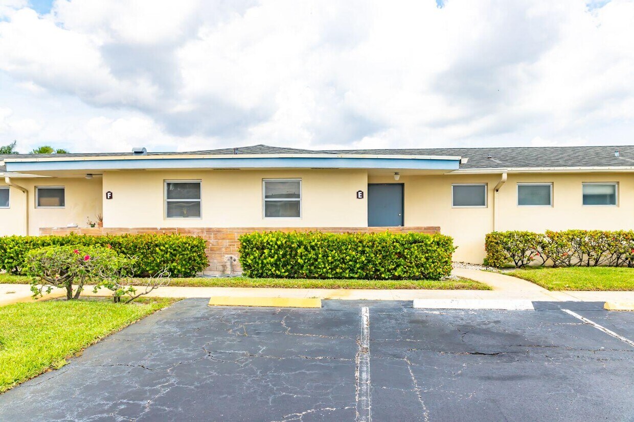 2907 W Ashley Dr W, West Palm Beach, FL 33415 House Rental in West