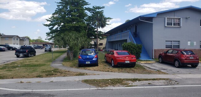 Foto del edificio - 7461 Kimberly Blvd