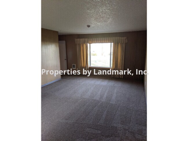Building Photo - SHORT TERM RENTAL - 3 bedroom 1 bath