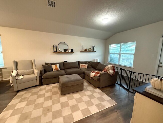 Building Photo - 219 Cuban Emerald