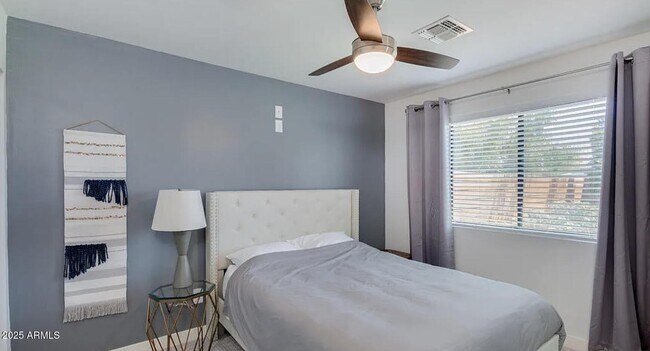 Foto del edificio - 1101 E Weldon Ave