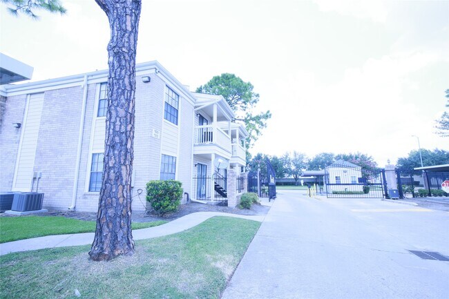 Foto del edificio - 2750 Holly Hall St
