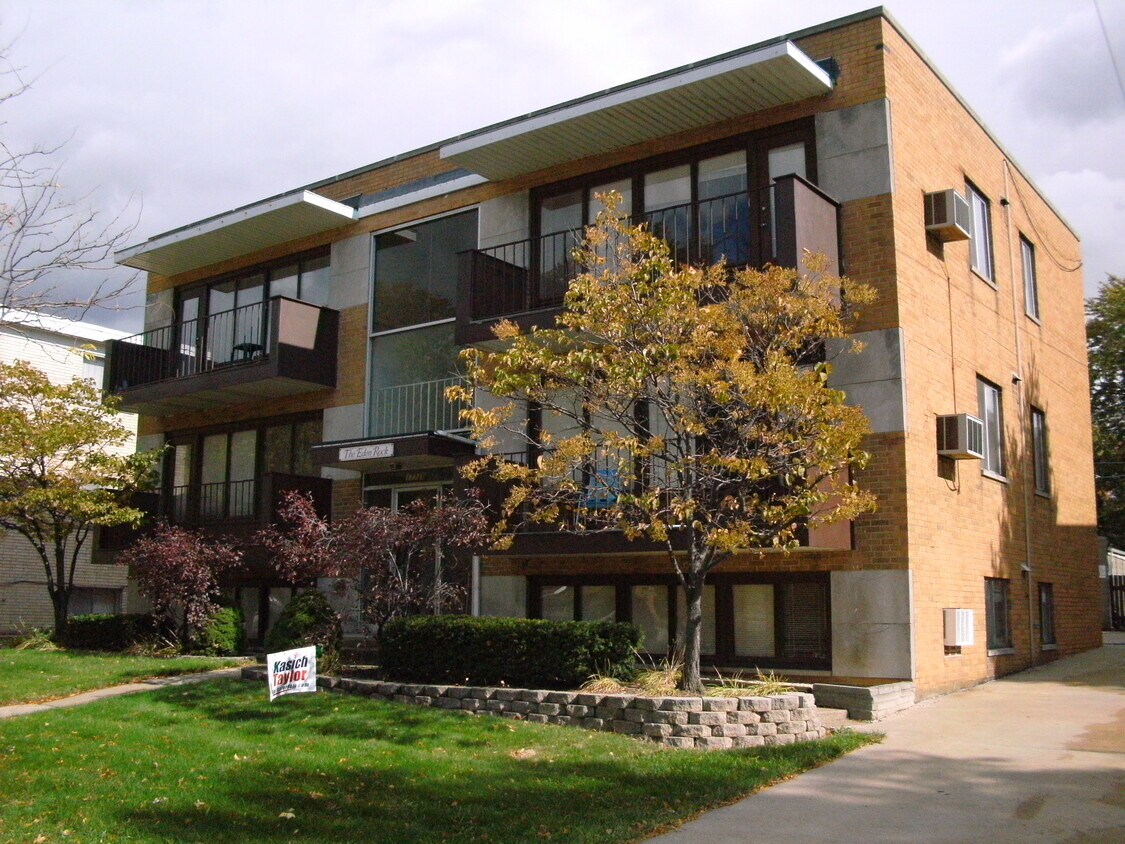 Primary Photo - 17730 Lakeshore Blvd