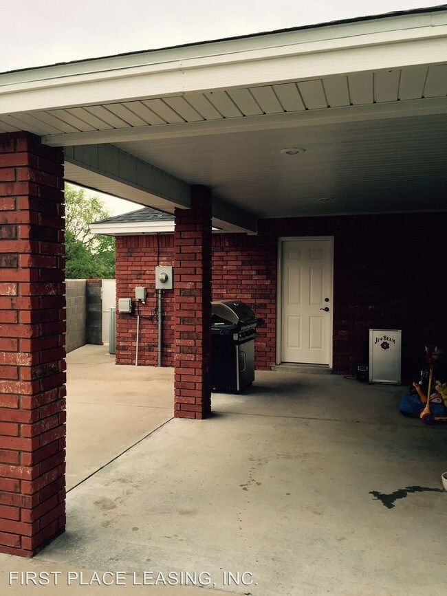 Building Photo - 2320 Country Meadows Dr