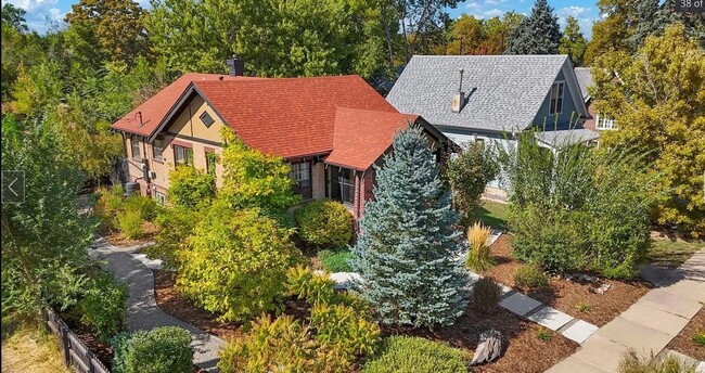 Building Photo - Charming 1BR Renovated Carriage House in D...