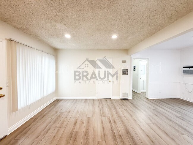 Foto del edificio - 19401 Haynes St