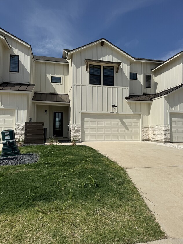 Foto principal - 6628 Abode Ave