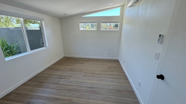 Foto del edificio - 1199 W Vermont Ave
