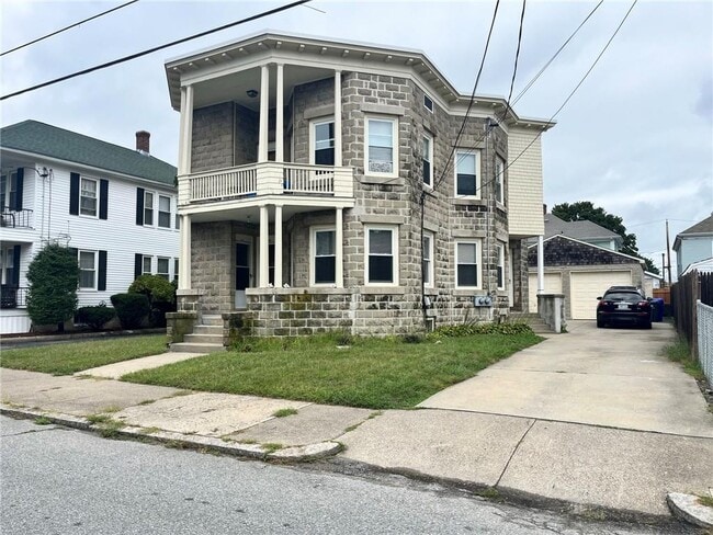 Building Photo - 96 Lee St