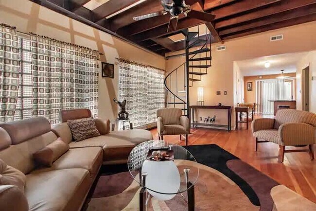 Foto del edificio - 1856 E 89th St