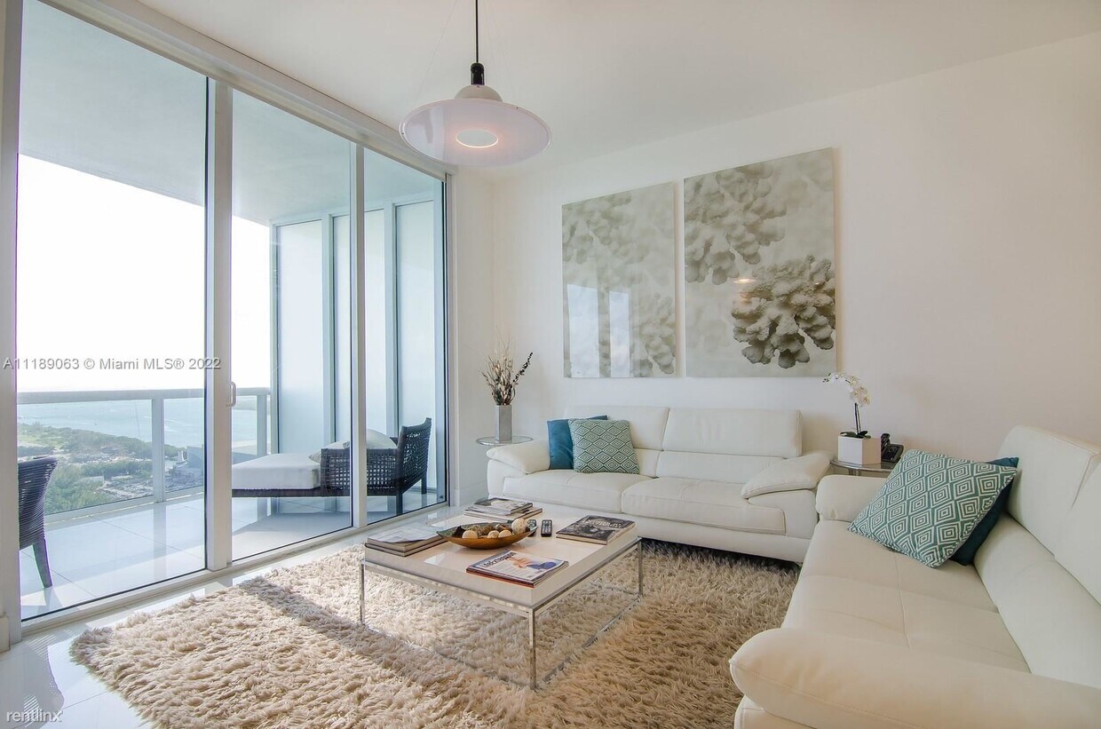 Foto principal - 3 br, 3.5 bath Condo - 15811 Collins Ave A...