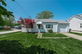 Building Photo - 1282 Summit Dr