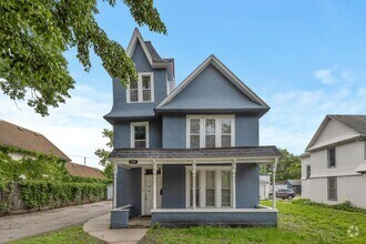Building Photo - 922-18 1/2 18 1/2 Ave NE