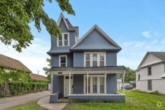 Building Photo - 922-18 1/2 18 1/2 Ave NE