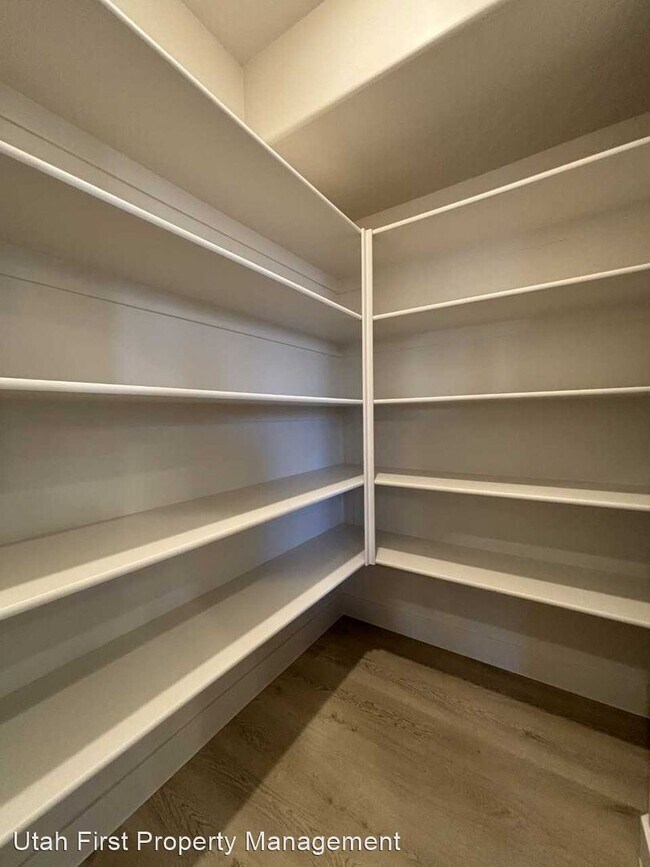 Foto del edificio - 3 br, 2.5 bath House - 655 E Eureka Aly