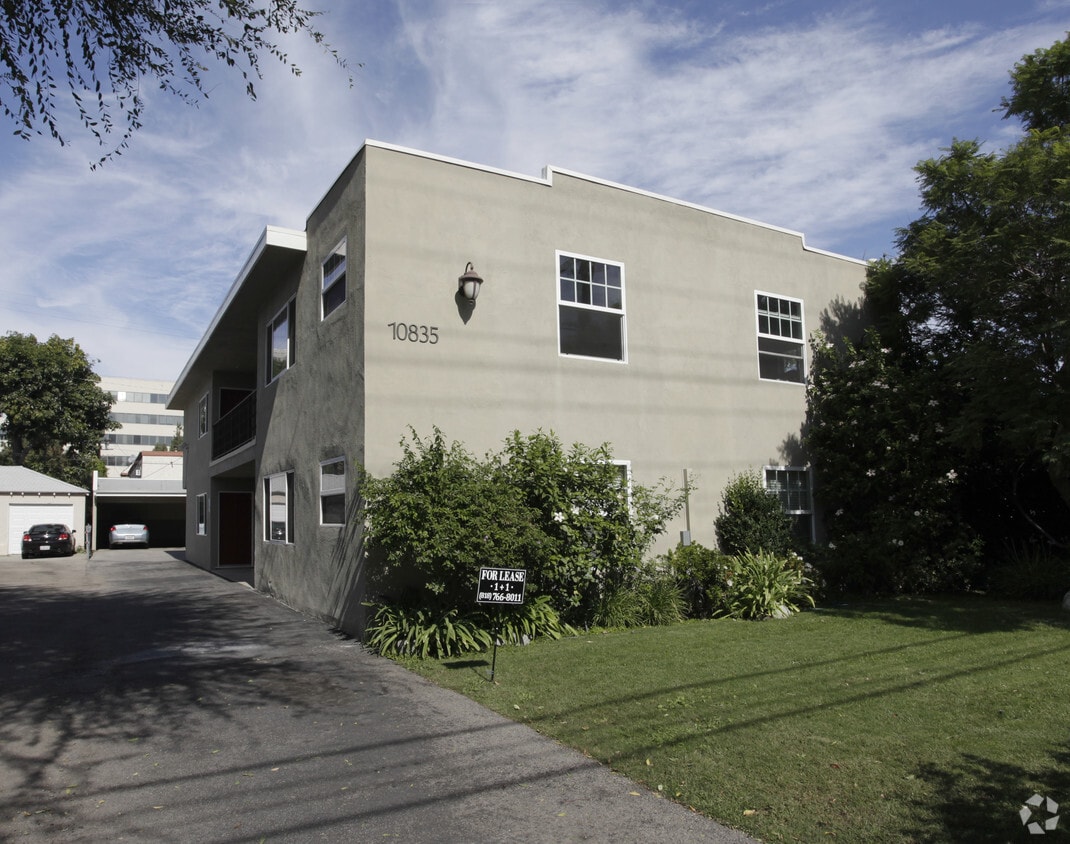 Primary Photo - 10835 Moorpark St