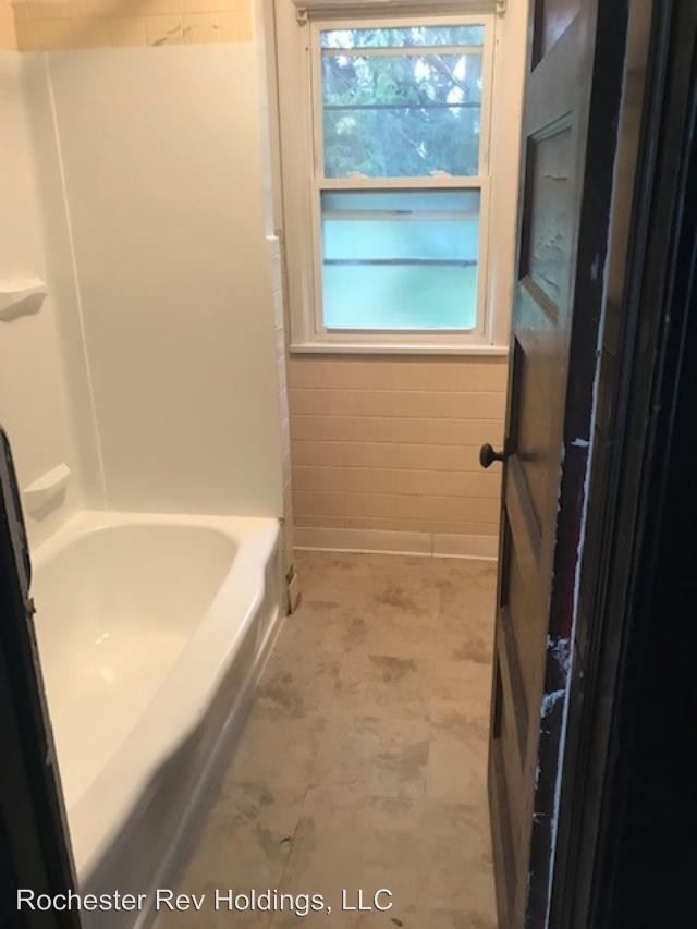 Building Photo - 3 br, 1 bath House - 208 Hayward Ave