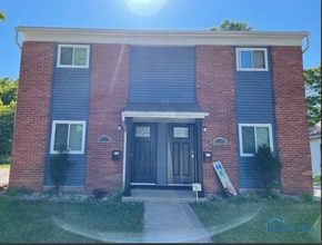 Building Photo - 520 Howland Ave