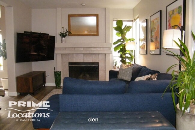 Building Photo - Wow!! An east Roseville charmer