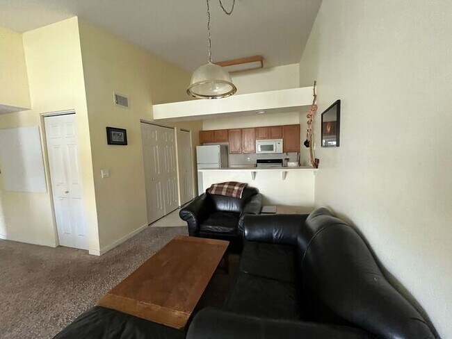 Building Photo - Nice 2nd Floor 2 Bed 2 Bath Condo