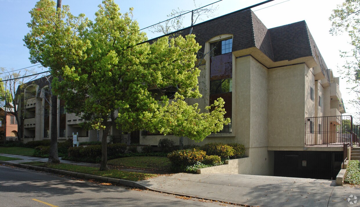 Primary Photo - 70 Catalina Ave