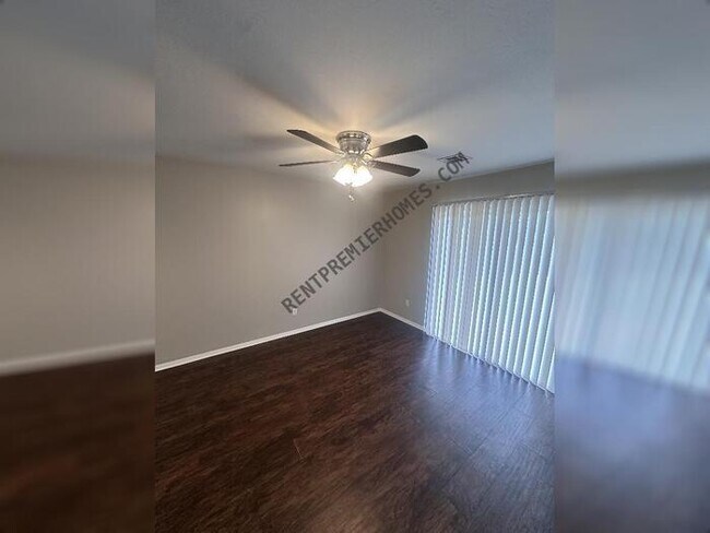 Foto del edificio - 333 W Campbell Dr