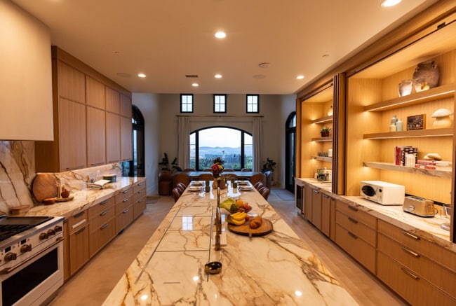 Building Photo - 18000 Sunset Point