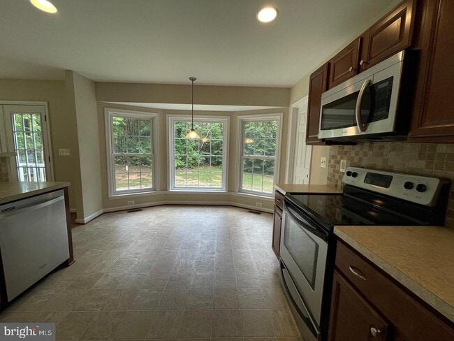 Foto del edificio - 2323 Valentine Dr