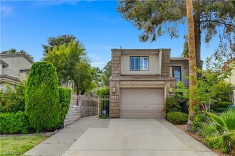 Building Photo - 3223 Pinehurst Dr