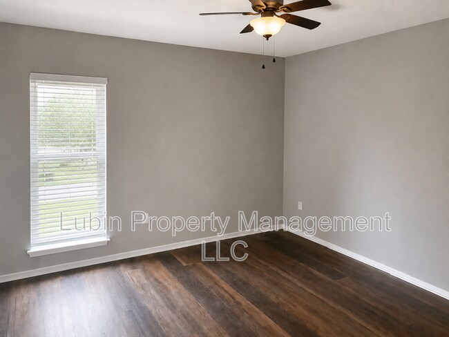 Building Photo - 10331 Oak Leaf Dr