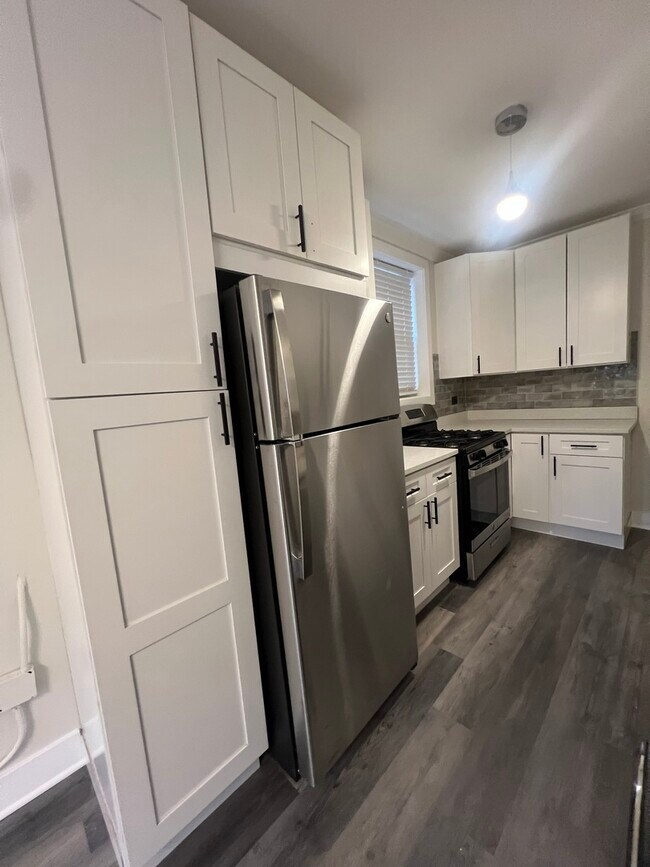 Foto del edificio - 3839 N Greenview Ave