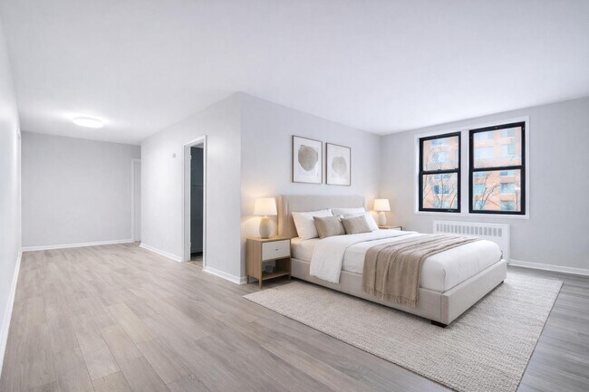 Foto del edificio - 525-527 Riverdale Avenue