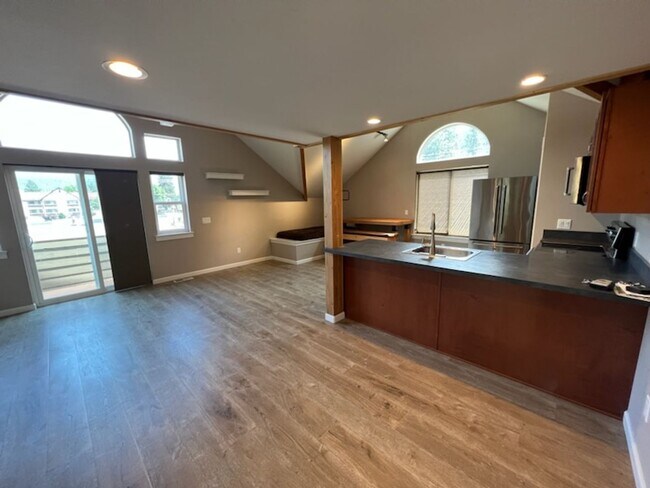 Foto del edificio - 215 W Whitman St